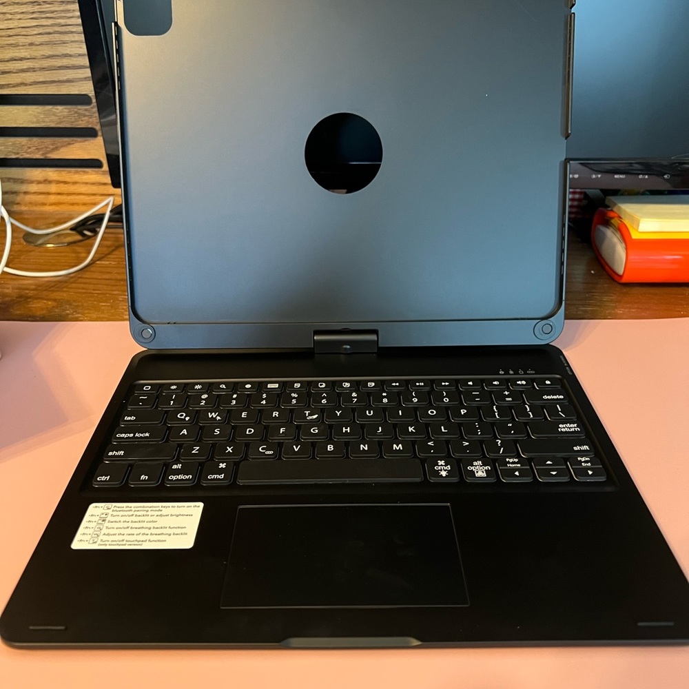Wireless Keyboard for IPad Pro 12.9” - Picture 4 of 8